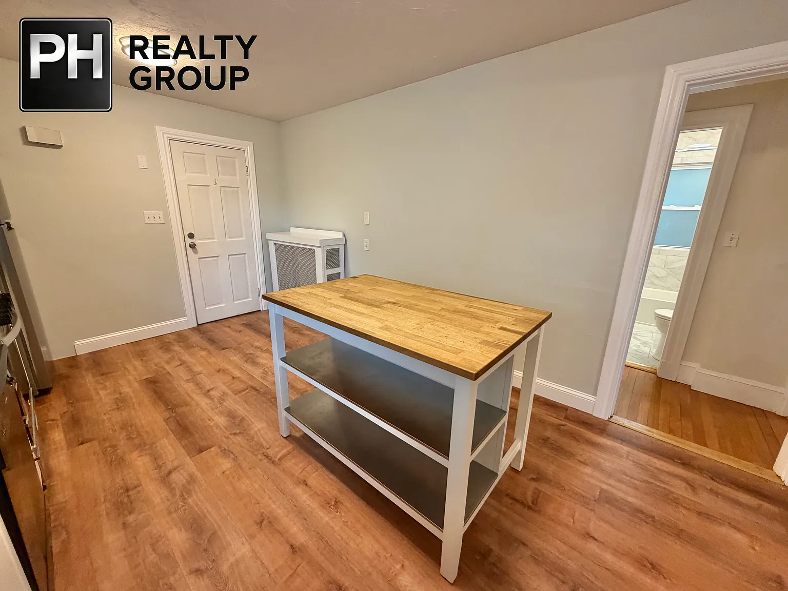 2 bed, 1200 sqft, $2,800 — Photo 4