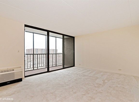 2nd image of 11 W Green St APT 603