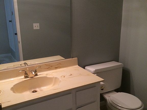 Downstairs bathroom (half bath)