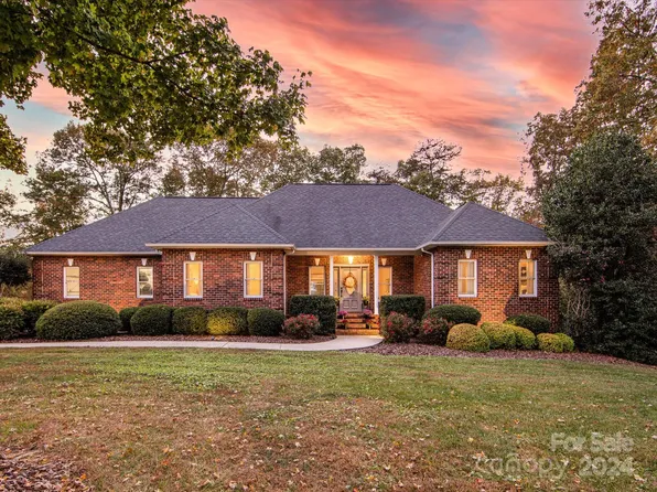 6460 Waters Edge Dr #25 & 26, Midland, NC 28107