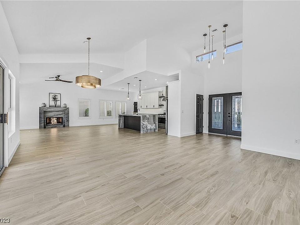 1st image of 2656 Golfside Dr