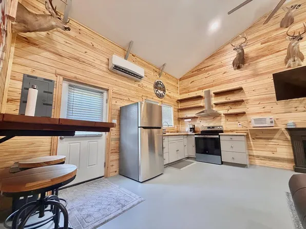 111 Dead River Rd, Glenwood, GA 30428