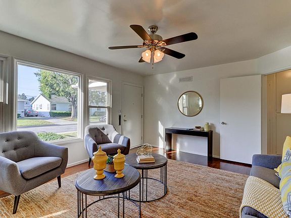 3rd image of 10640 Hallwood Dr