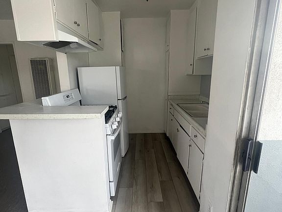 4th image of 5320 S Centinela Ave APT 4