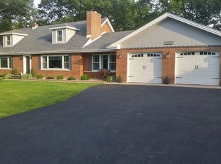 16W280 94th Pl, Burr Ridge, IL 60527