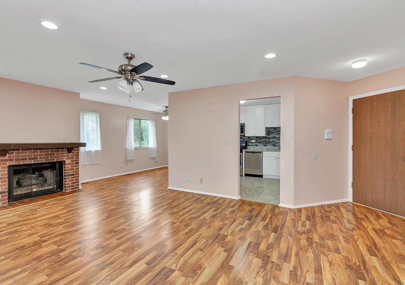 2 bed, 1050 sqft, $2,250 — Photo 3