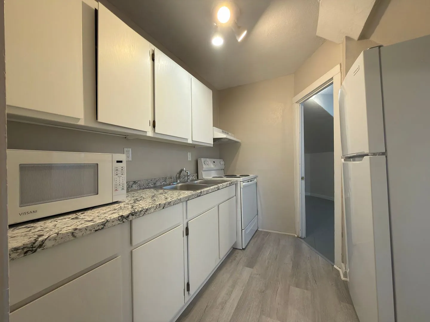 1221 Laurel Avenue House — Photo 4