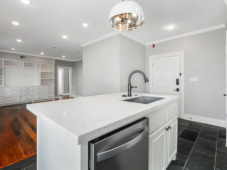 405 24th St #201 — Photo 12