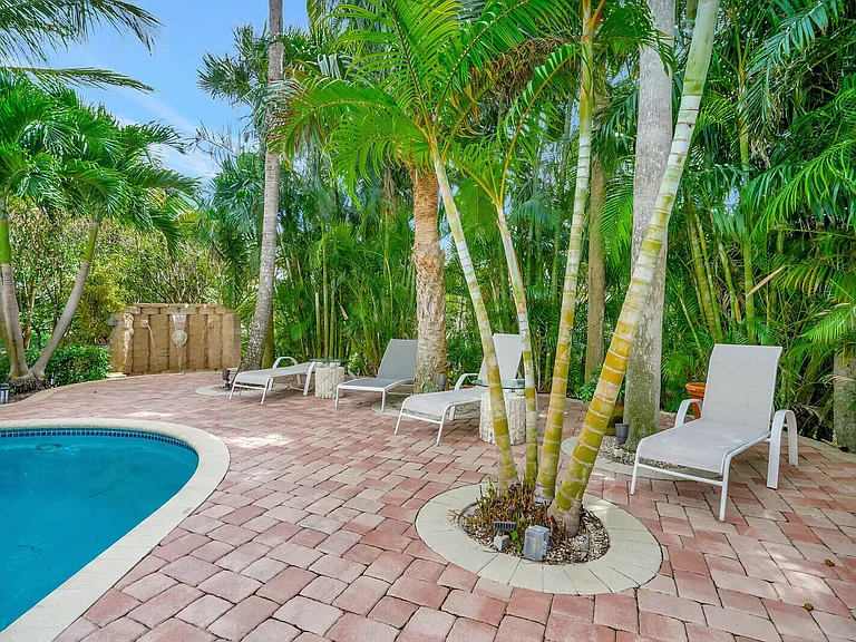 290 E Fern Dr — Photo 43