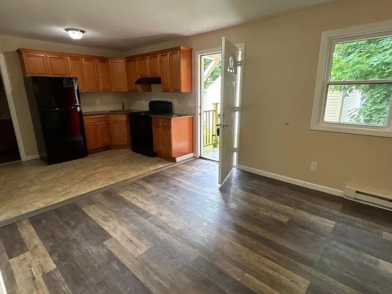 1121 Woodcrest Ave — Photo 4