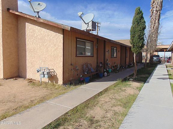 3rd image of 824 Commercial Ave