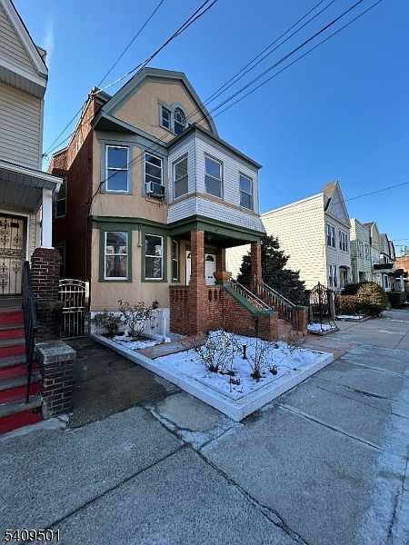 1st image of 333 Danforth Ave