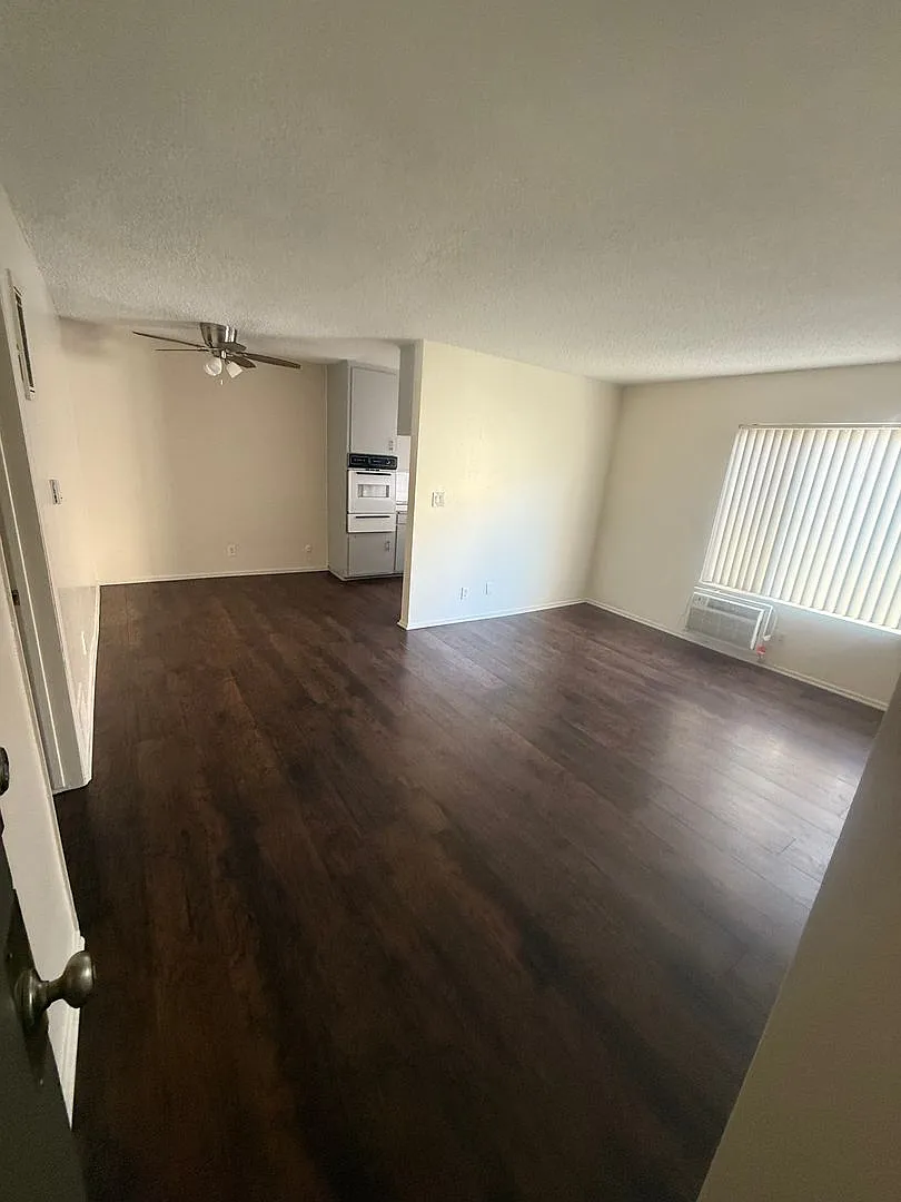 The Burbank Towers Apartments — Photo 1