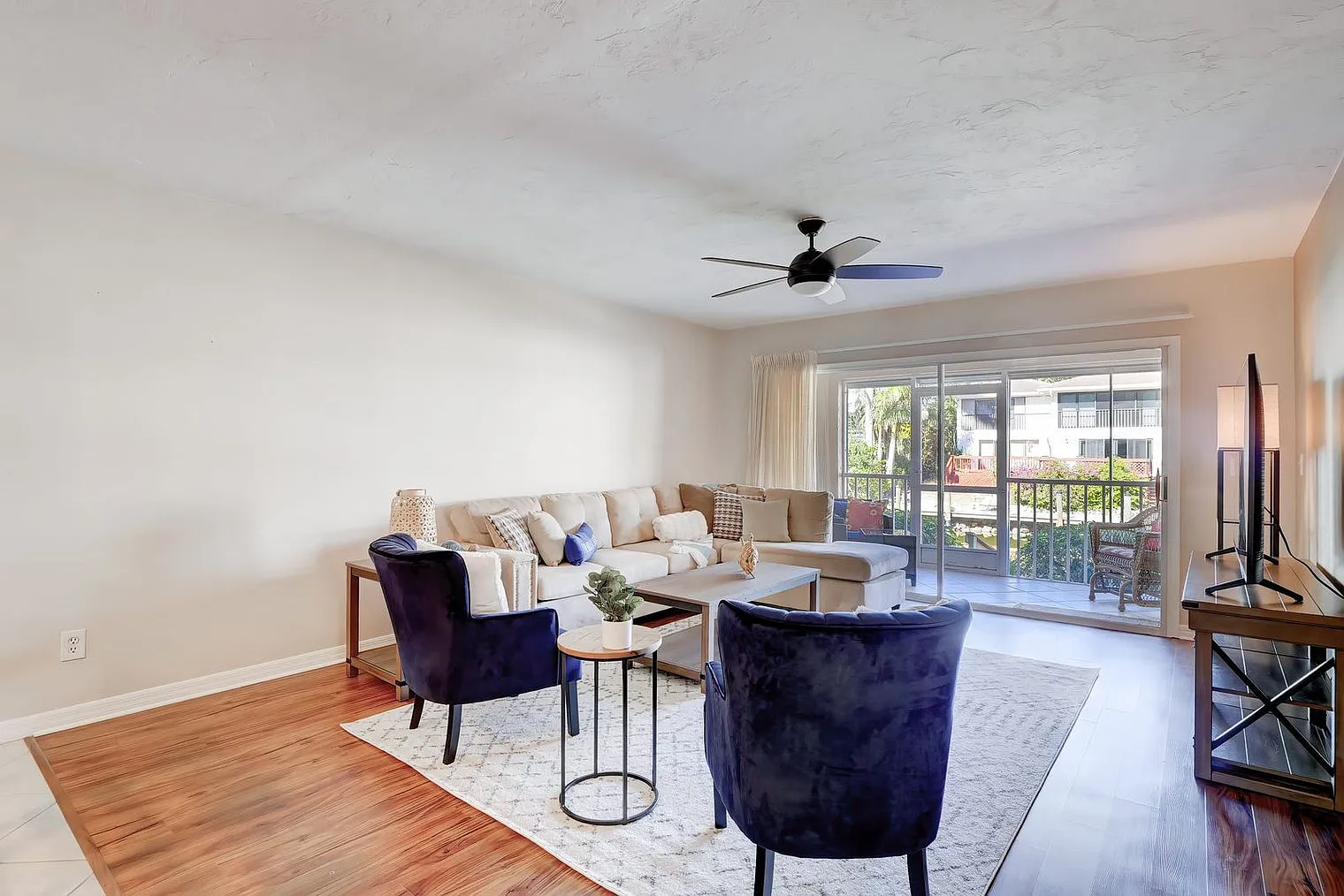 2 bed, 2.0 bath, 1377 sqft, $4,290 — Photo 1