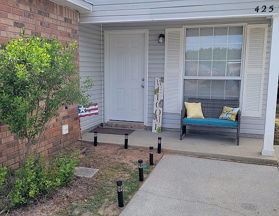 3rd image of 425 Oak Knoll Ln