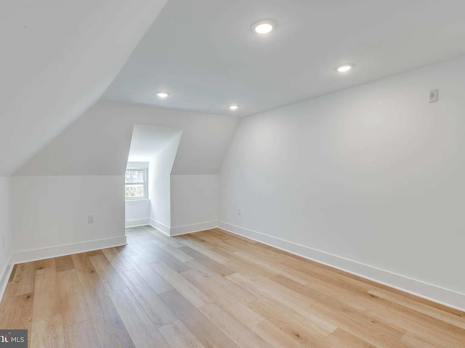 4 bed, 1648 sqft, $3,750 — Photo 4