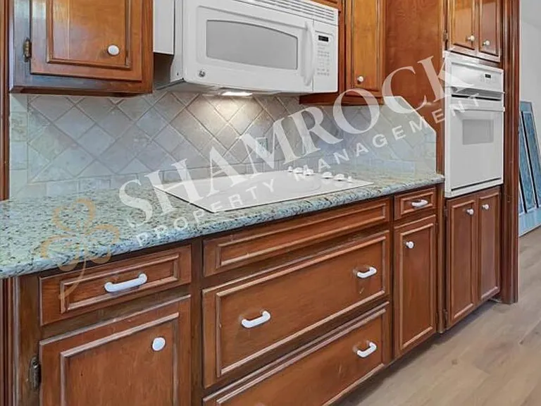 4613 Westchester Dr — Photo 14
