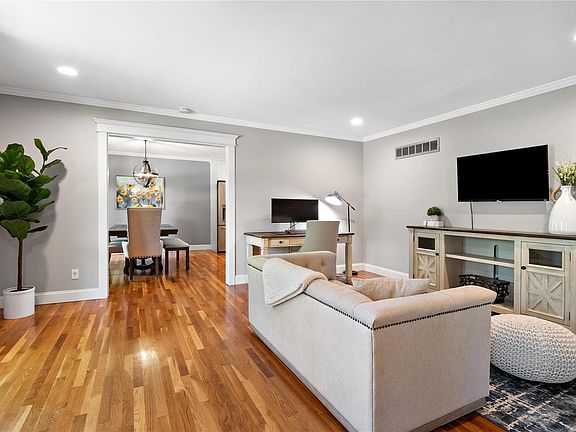 4th image of 2040 Willow Leaf Dr