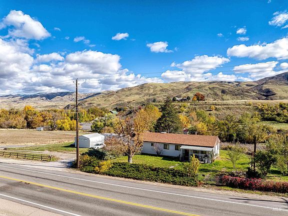 3rd image of 359 Highway 55