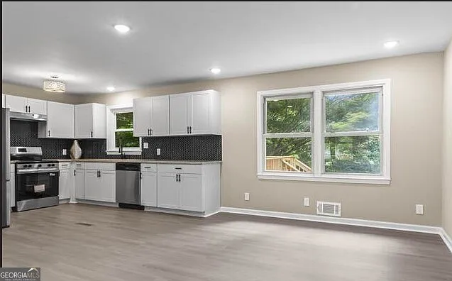 1523 Delia Dr — Photo 6
