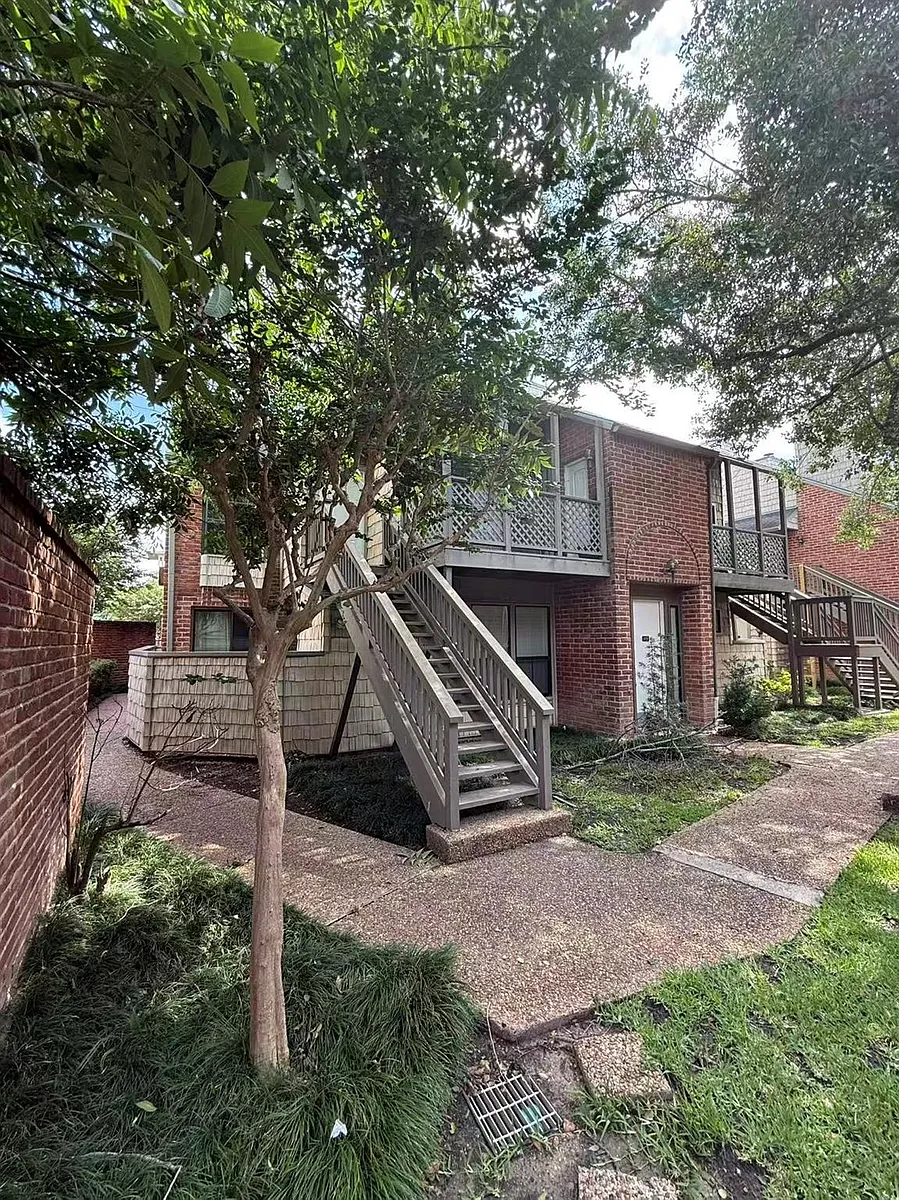 Photo 2 of 23 - 2829 Timmons Ln #176 - Houston, TX Building Photo - 2829 Timmons Ln #176
