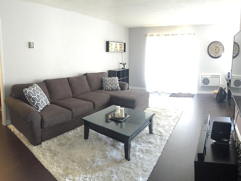 Living room - front door view