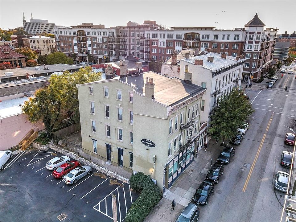1st image of 9 E University Ave
