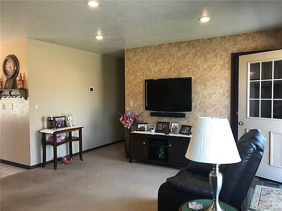 5th image of 10942 Comanche Dr