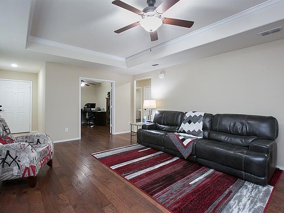 4th image of 267 Mariposa Ln