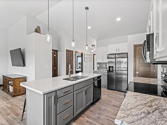 5th image of 630 Creekside Trl