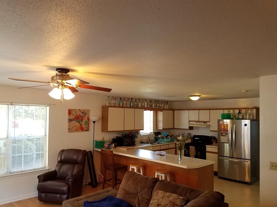 2nd image of 880 Patrick Henry Dr