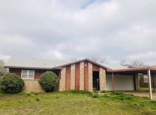 305 SE Coachman Dr, Lawton, OK 73501