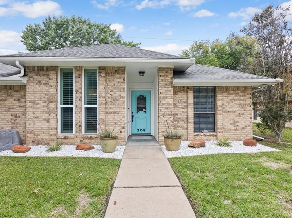 208 Buffalo Creek Dr, Waxahachie, TX 75165