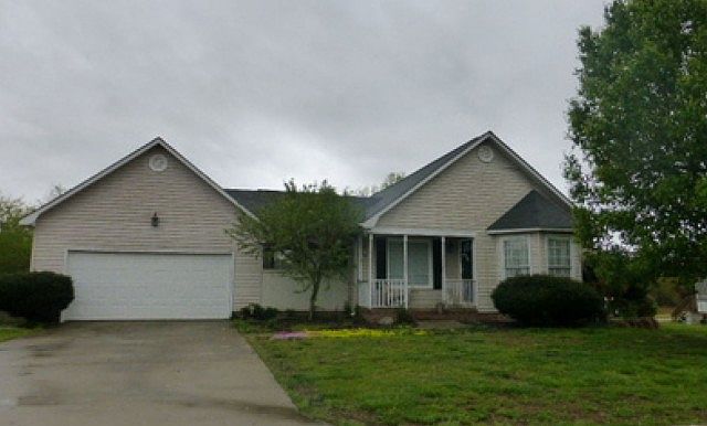 1st image of 613 Oak Valley Dr