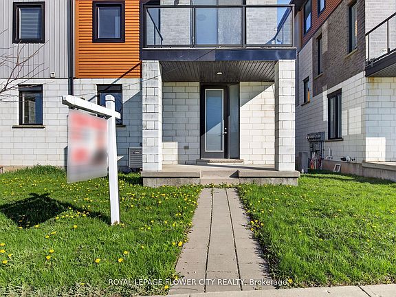 5th image of 923 Sarnia Rd