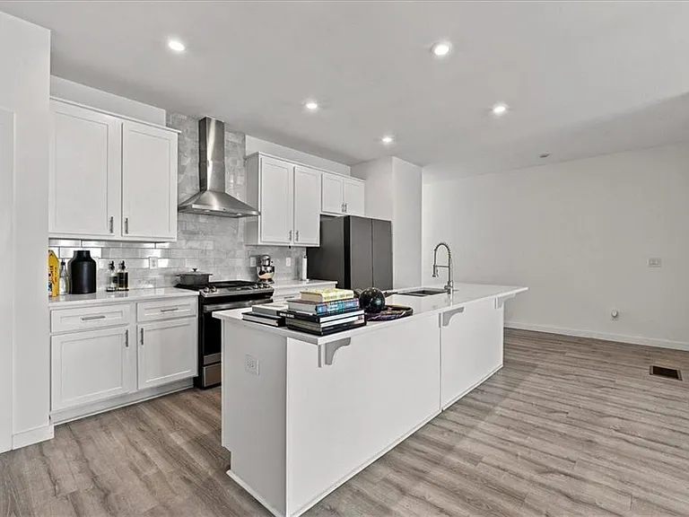 1077 Glen Opal Dr — Photo 12