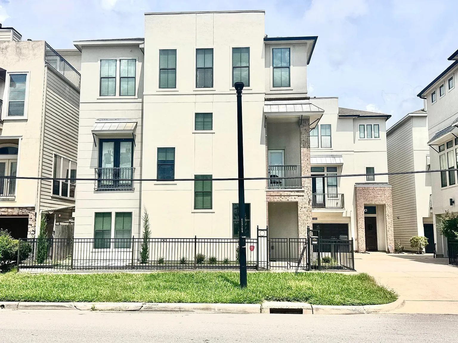 3 bed, 4.0 bath, 2064 sqft, $3,200 — Photo 2