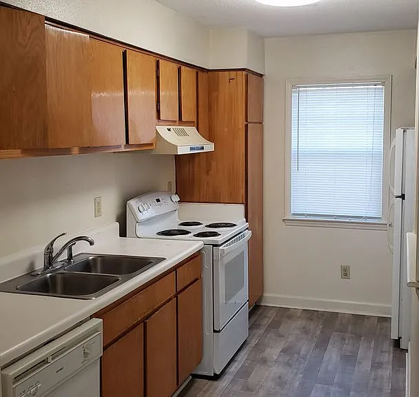 2506 Avent Ferry Rd — Photo 11