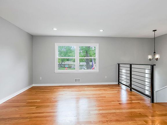 4th image of 3028 S Linwood Ave