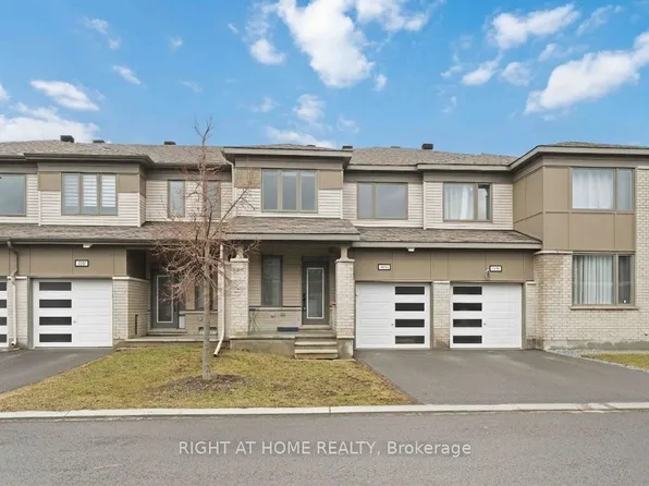 404 Edgevalley Ct, Ottawa, ON K2S 2R3
