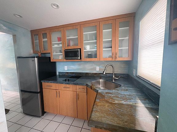 4th image of 9 N Birch Rd APT 402
