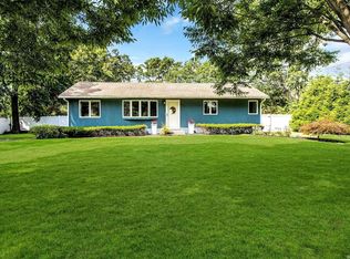 582 Oak Ave, Bohemia, NY 11716