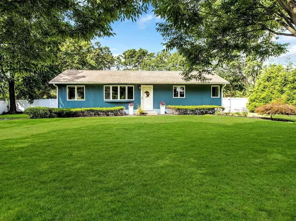 582 Oak Avenue, Bohemia, NY 11716