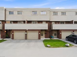 23 Watsons Ln #6, Hamilton, ON L9H 5G9
