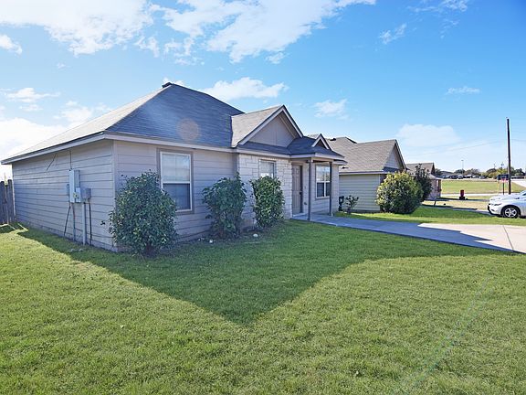 2nd image of 2715 Saulsbury Dr