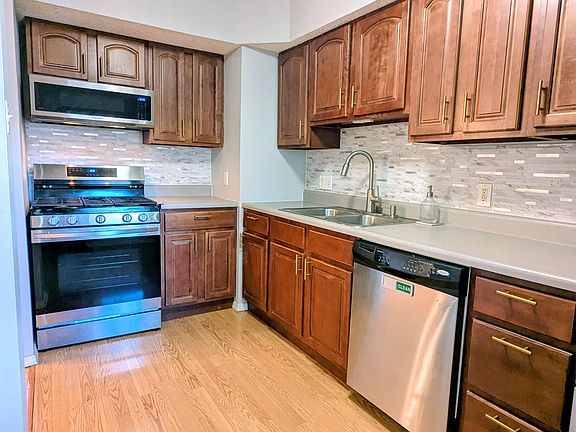 5th image of 2035 Falling Brook Dr