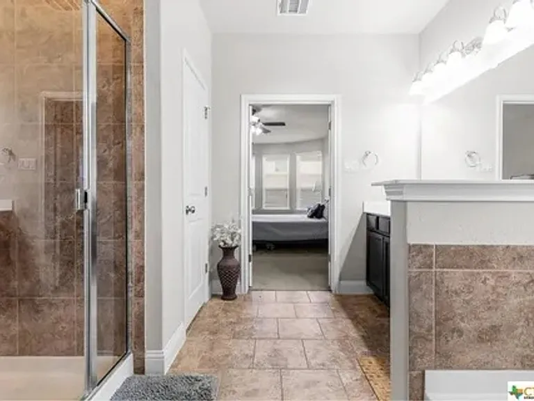 807 Old World Dr — Photo 13