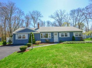 8 Hemlock Dr, Barrington, RI 02806