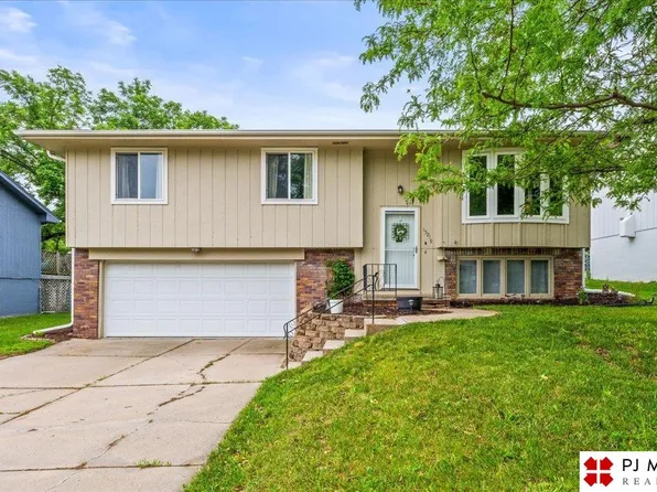 15219 Z St, Omaha, NE 68137