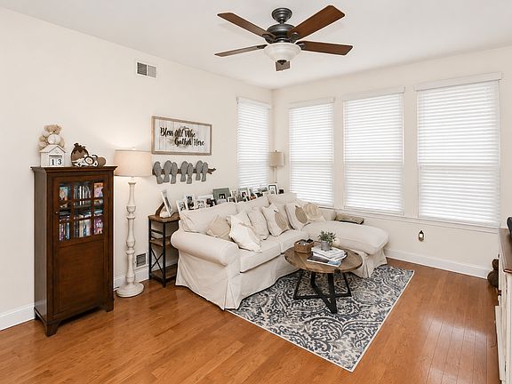 4th image of 49 Pheasant Brook Ct